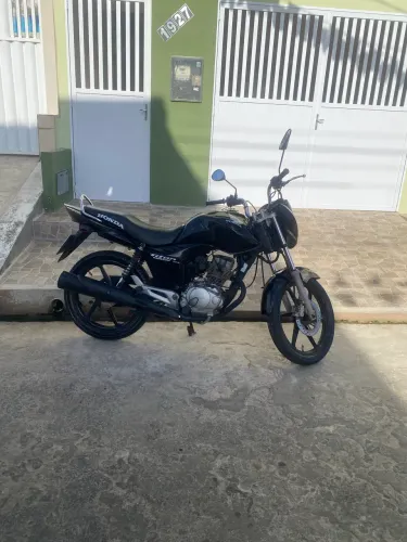 Vende-se cg titan 150 2011