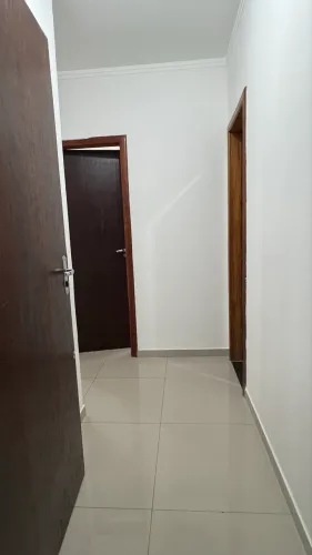 Alugo apartamento com excelente localização