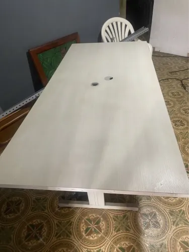 MESA PARA ESCRITÓRIO COM RÉGUA DE 10 TOMADAS
