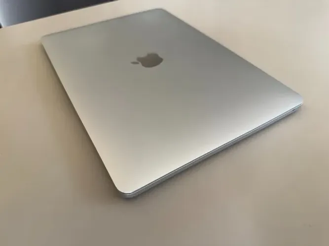Vendo MacBook Pro com TouchBar, chip M1, 512 de armazenamento e 8Gb RAM, perfeito estado