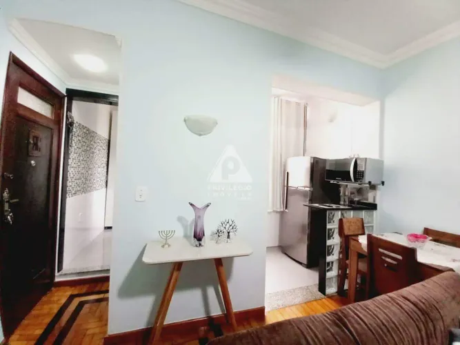 Apartamento reformado de 1 Quarto a venda na Glória, com 53m²!