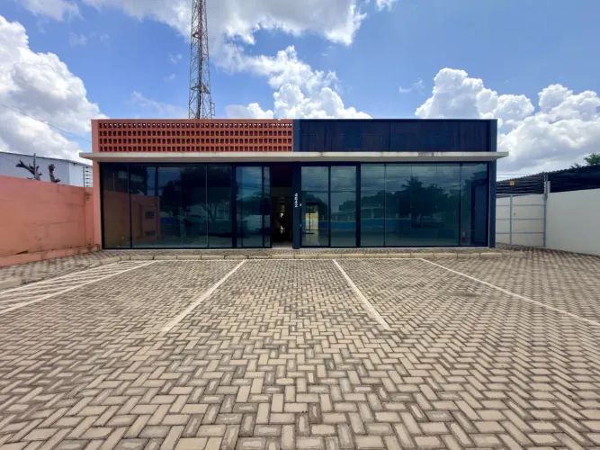 Aluga-se ponto Comercial Loja no São Pedro, com 238m² e estacionamento