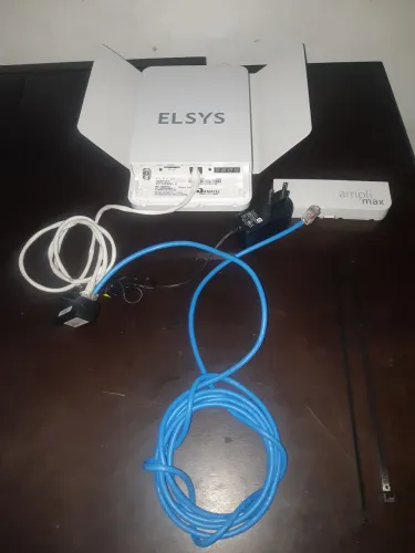 Modem/ponto de acesso Elsys em excelente estado.
