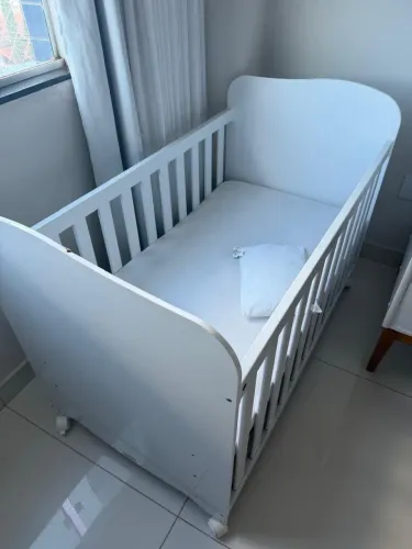 Berço Semi Novo Com Colchão 