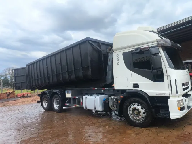 Iveco 24-280 ano 2014 com 80 mil km Rolon Roloff
