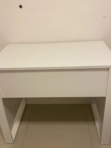  Escrivaninha branca - R$ 150,00