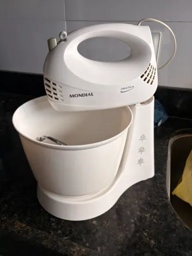 Batedeira Mondial 220v