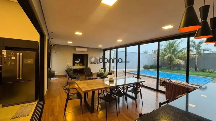 Casa à venda em Uberaba condomínio Mário Franco 3 suítes, 4 vagas, piscina e espaço gourme