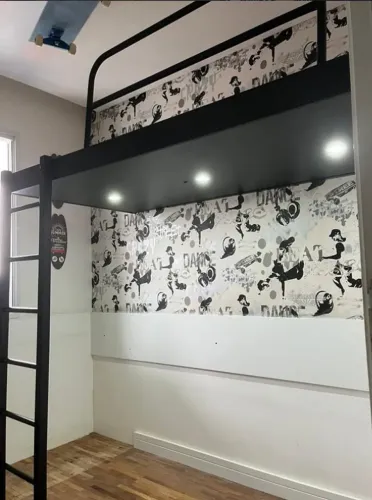 CAMA SUSPENSA COM LEDS
