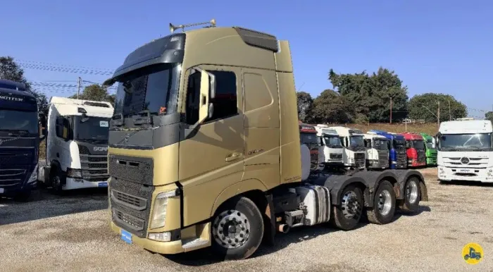 VOLVO FH-460 8X2<br>2016/2017<br>TETO ALTO<br>AUTOMÁTICO