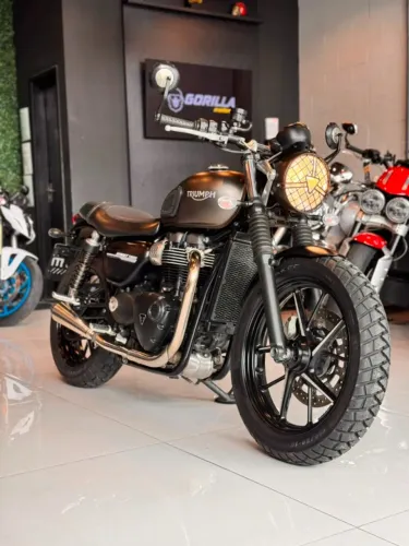 TRIUMPH - STREET TWIN 900