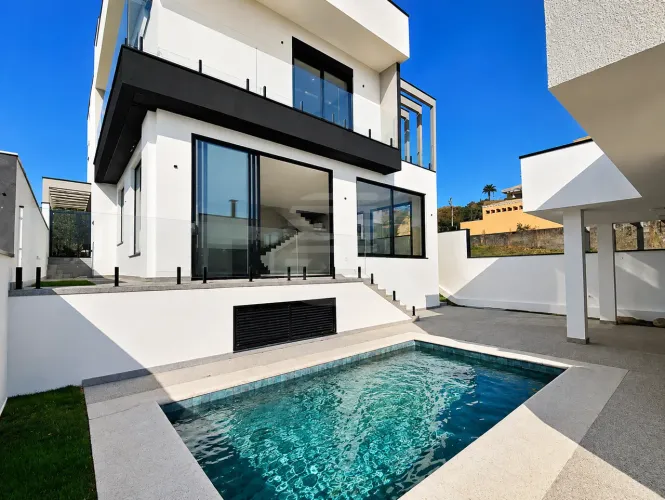 Casa No Condominio Quaresmeias, 4 Suítes para locação