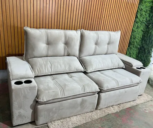 Sofá retrátil reclinável com porta copos espuma D30