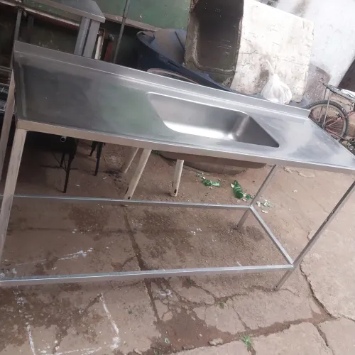 Pia de inox com os pes metalon calvanizado de 1,60mx55cm