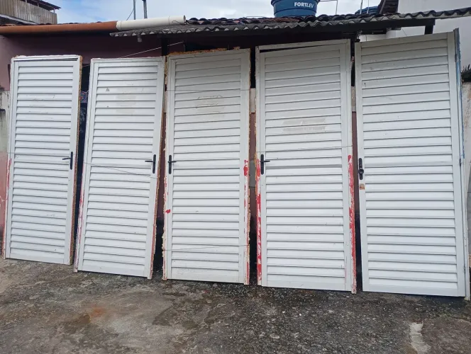 Portas de alumínio branco 350 reais aceito proposta!