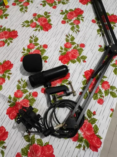 MICROFONE + BRAÇO ARTICULADO