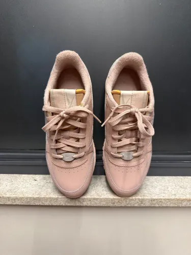 Tênis Reebok Classic Leather, feminino rosa em couro, tamanho 35, usado.