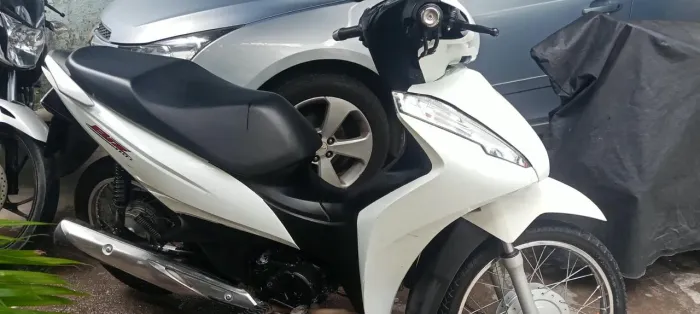 Moto Biz bem conservada