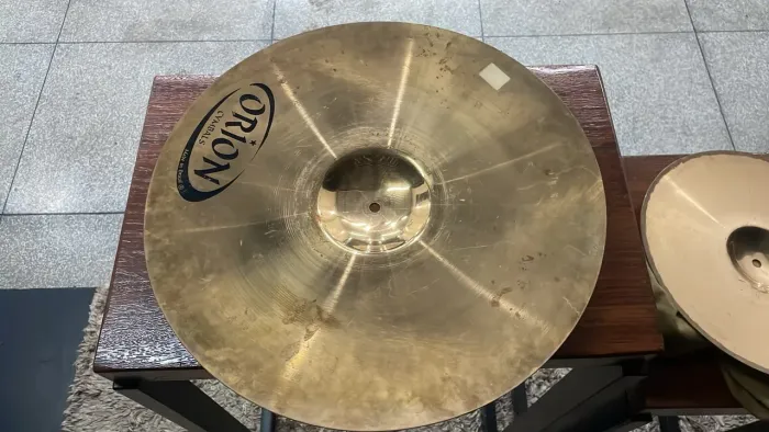 Vendo pratos de bateria: chimbal e condução da orion