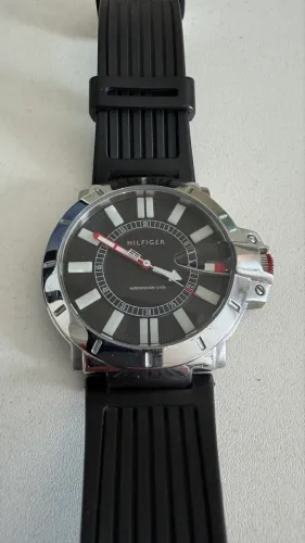 Relógio Tommy Hilfiger usado, original, 42mm, pulseira de borracha.