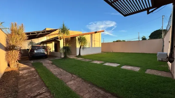 Casa espaçosa para locação com 3 suítes