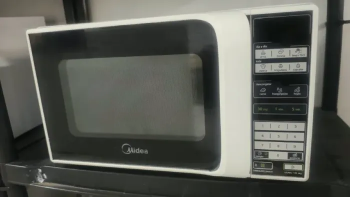 Micro-ondas Midea 20 Litros