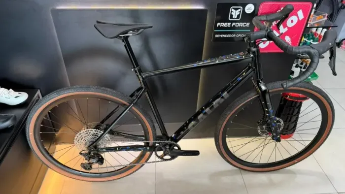 Nova Gravel bike Caloi Arenita grupo Shimano GRX 12V hidraulico quadro alemão