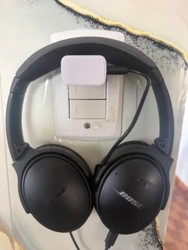 Vendo Bose QuietComfort 35 II (QC35 II), na cor preta.