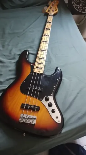Baixo "Jazz Bass" Tagima, 4 cordas.