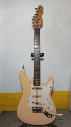 Guitarra Cruiser by Crafter