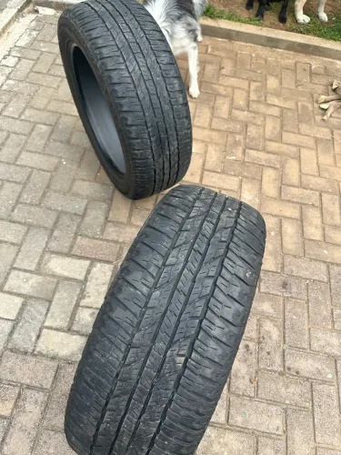 2 PNEU YOKOHAMA 235/55 (praticamente novos)