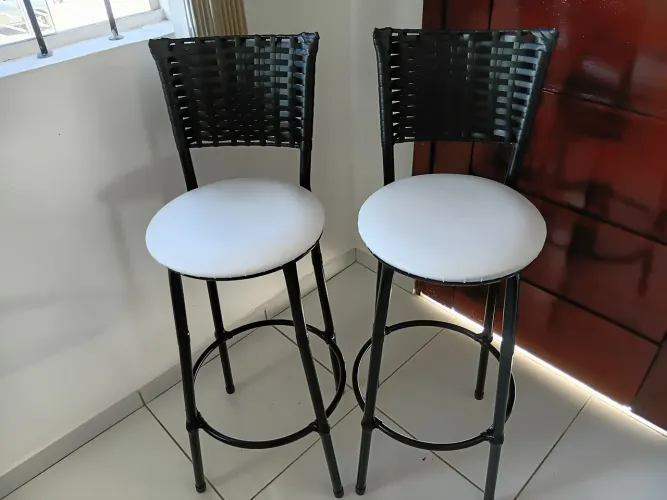 2 banquetas novas
