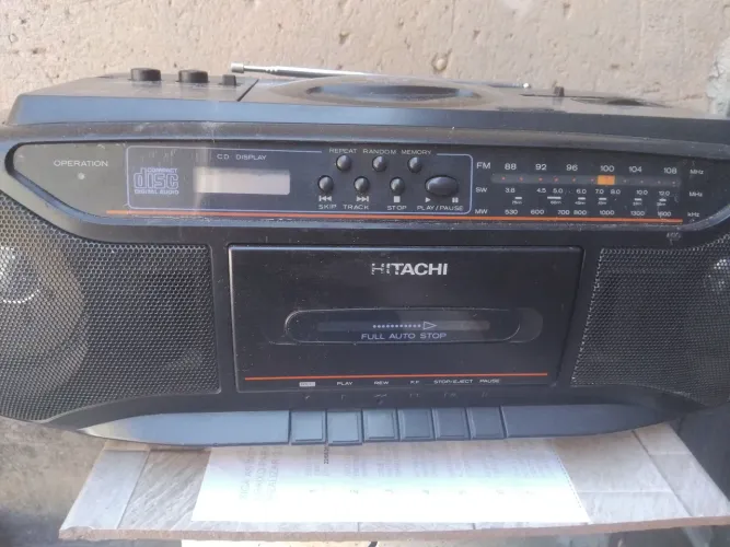 Radio gravador Hitachi