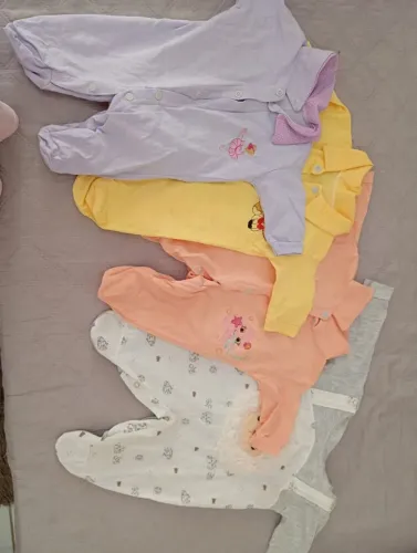 Vendo um lote de roupas RN pra menina