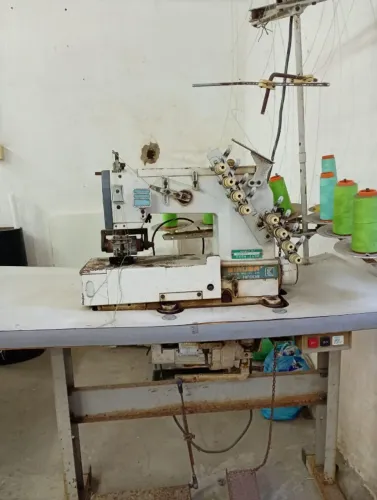Máquina de Cós e Rebater Elástico com Catraca 4 Agulhas SIRUBA