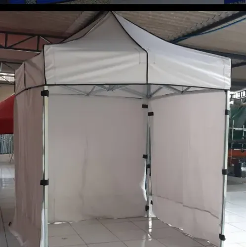 Vende-se tenda sanfonada 2x2 cor preta com 3 fechamentos