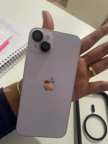 iPhone 14 Plus lilás