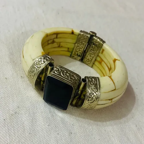 Antigo Bracelete Indiano Em Prata E Placas De Osso Vintage Pedra negra