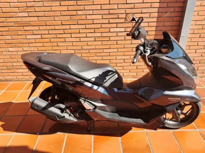 Honda PCX 160 2023 - Apenas 9.400 km - Único Dono - Estado de Zero
