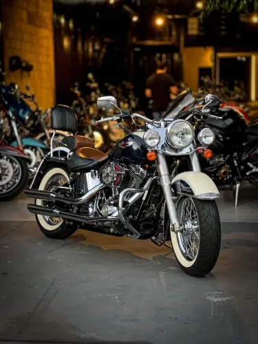 HARLEY-DAVIDSON SOFTAIL DELUXE