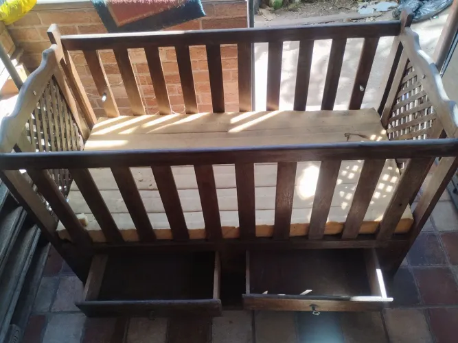 Berço de sucupira Doação