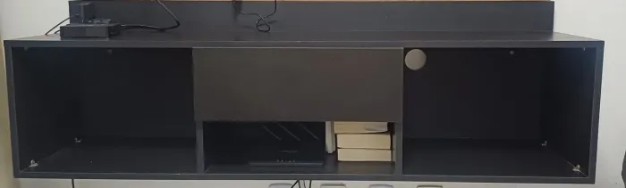 Home projetado com 1 gaveta e 2 nichos, ideal para salão de beleza ou barbearia. 