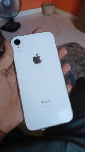 iPhone XR 64gb bateria 70% mas dura o dia todo