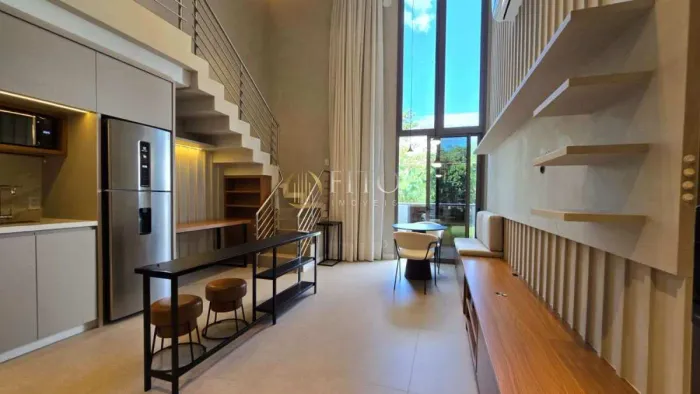 Loft mobiliado à venda em Jurerê, com 1 suíte, 47m², a 200m do mar!