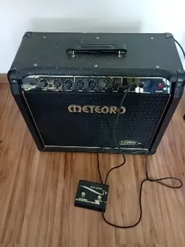 Amplificador cubo meteoro, guitarra 