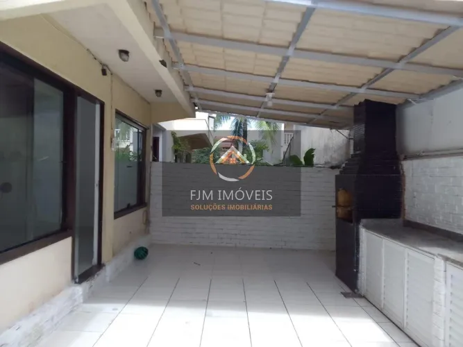 Casa em Condomínio à Venda em Camboinhas, Niterói  3 Quartos