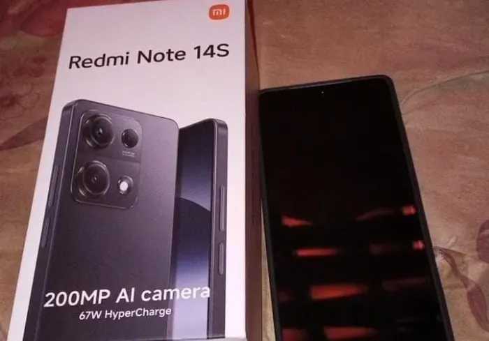 Estou vendendo um  redmi 14 s 1 mês de uso está na garantia da loja 