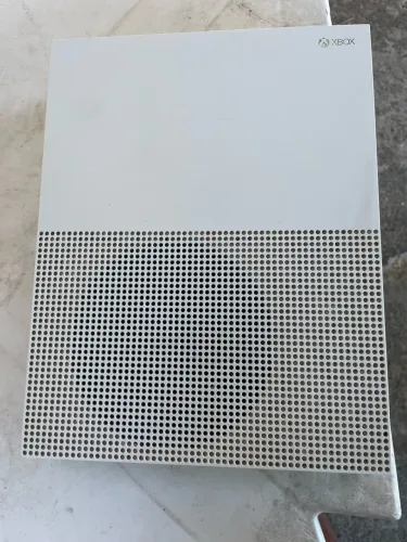 Xbox one S semi novo!Com defeito!!