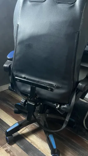 Cadeira gamer com alguns defeitos