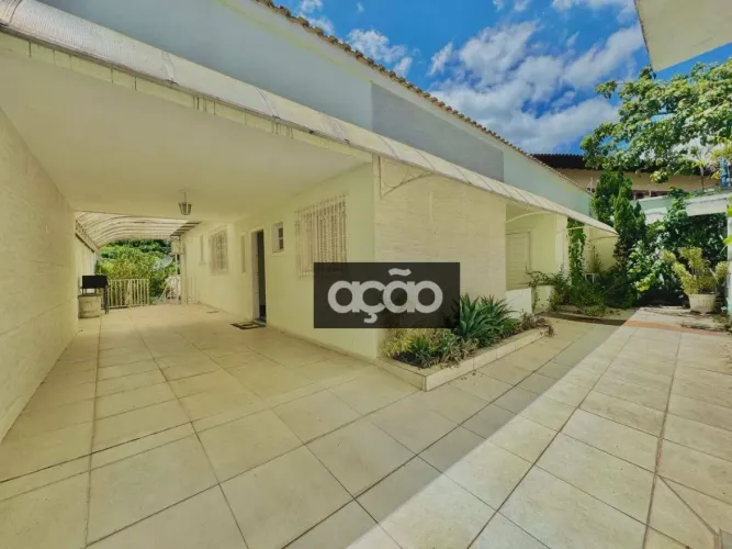 Casa com 3 dormitórios à venda, 211 m² por R$ 650.000,00 - Jardim Brasília - Resende/RJ